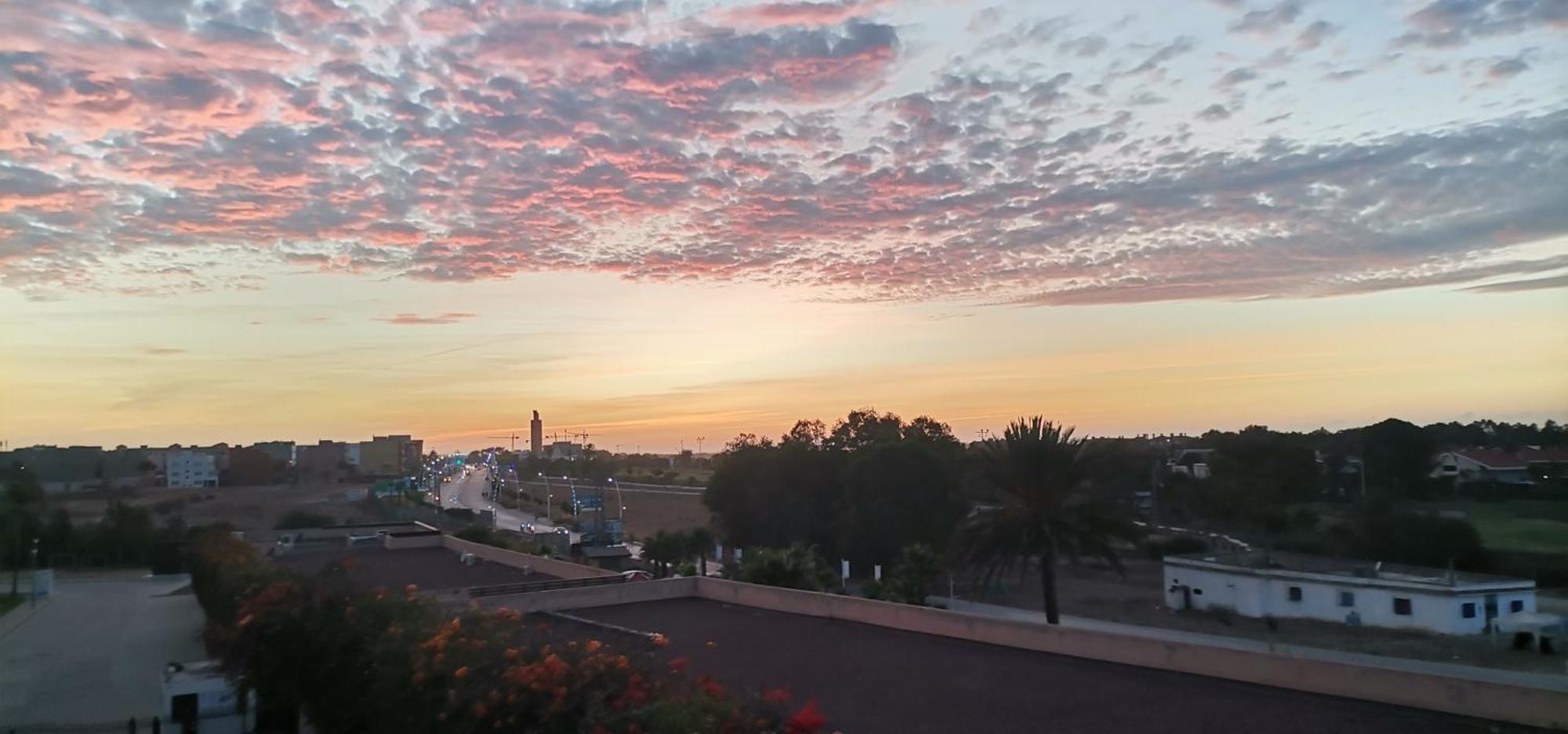 Grand Appartement Vue Golf A 2 Min De La Plage ブズニカ エクステリア 写真