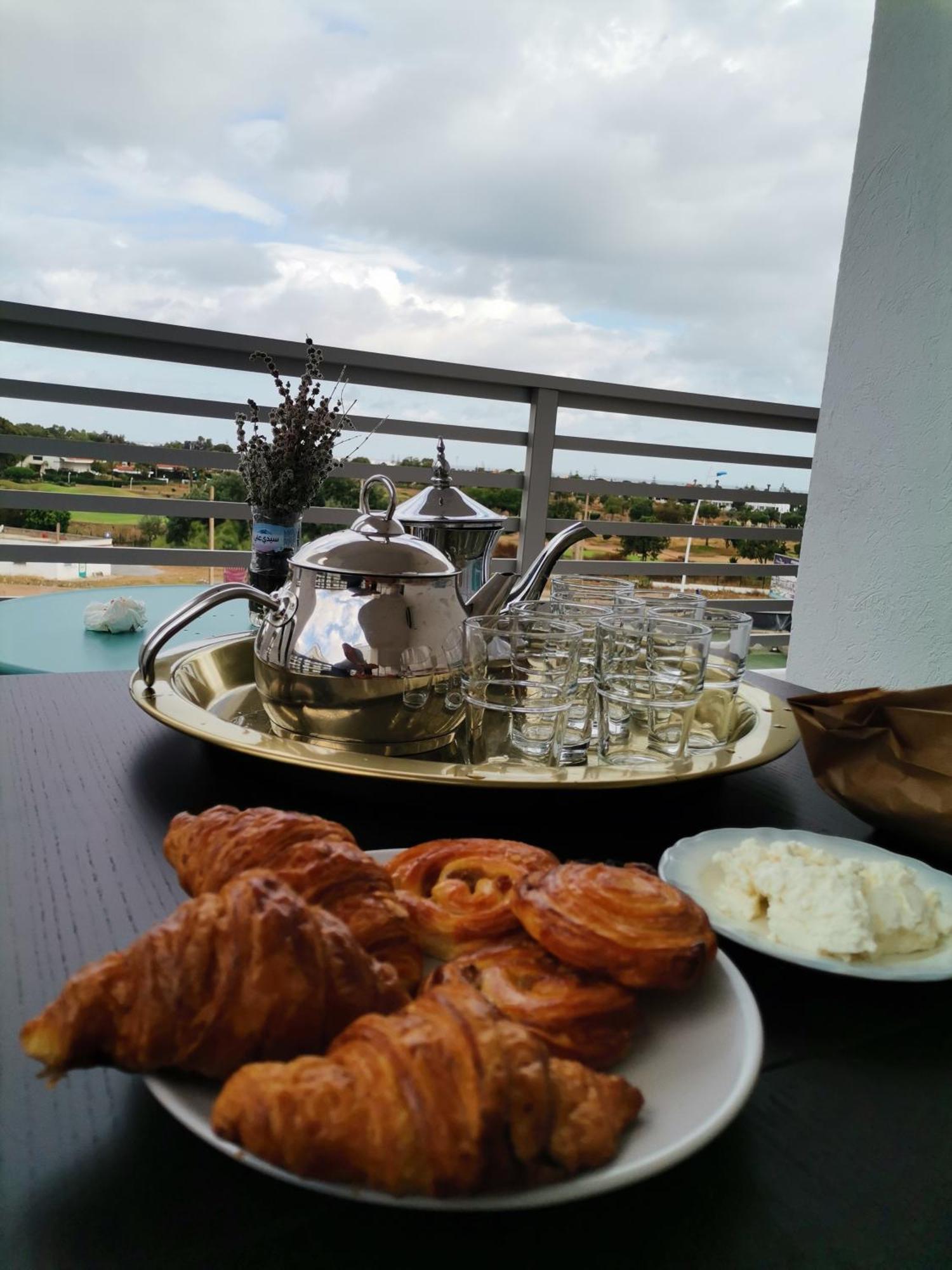 Grand Appartement Vue Golf A 2 Min De La Plage ブズニカ エクステリア 写真