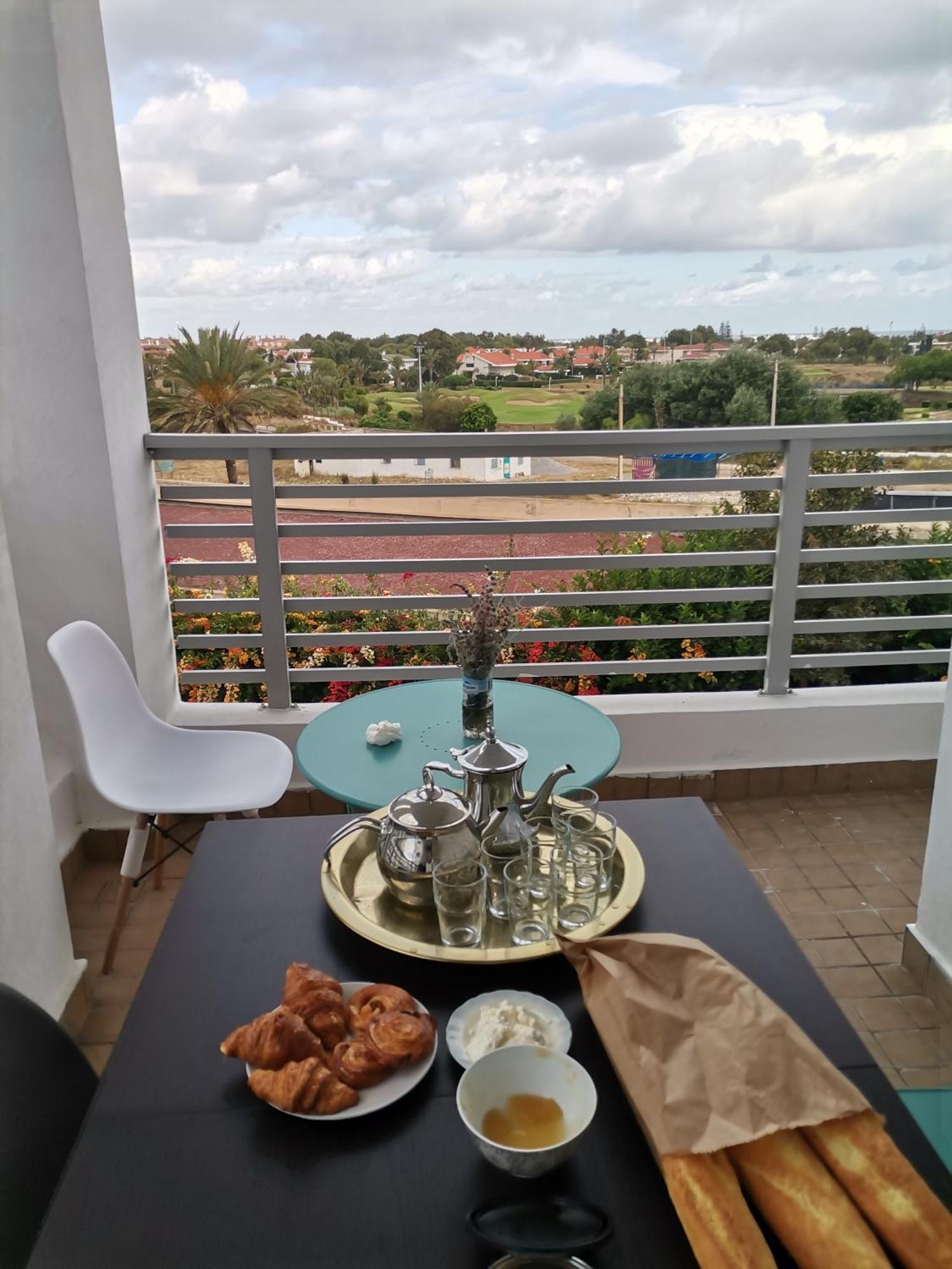 Grand Appartement Vue Golf A 2 Min De La Plage ブズニカ エクステリア 写真